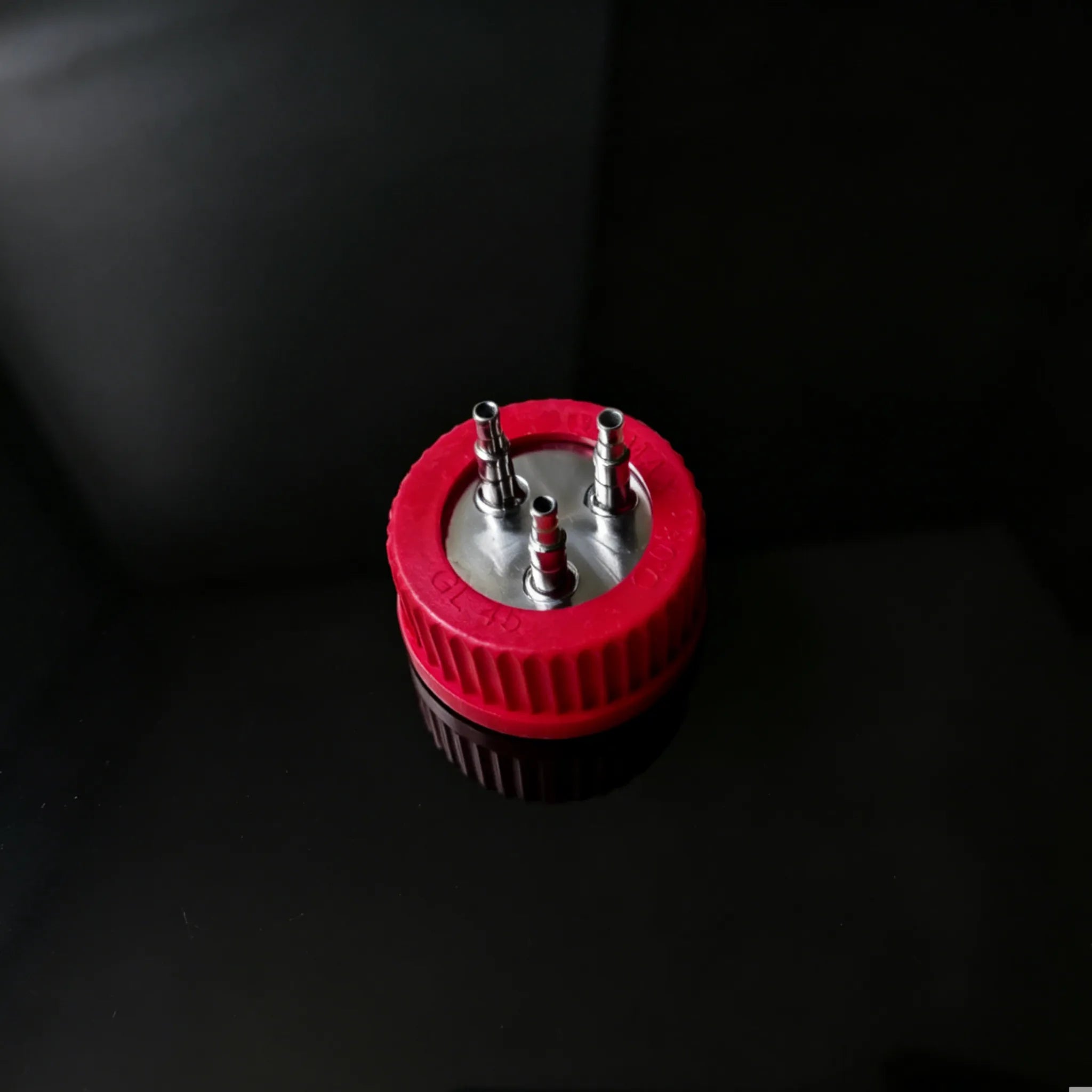 GL45 stainless steel 3-port connector cap assembled with red PBT screw cap